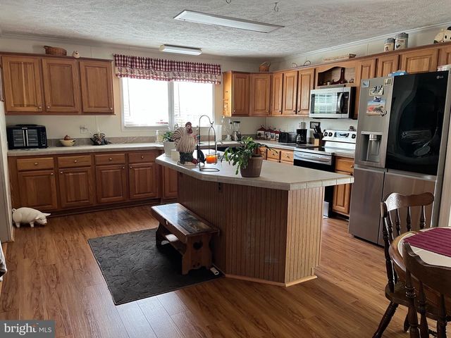 2407 HUNTING QUARTER RD, Houston, DE 19954