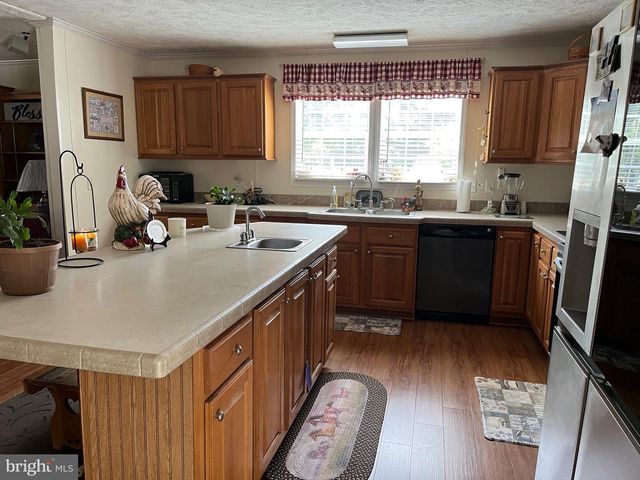 2407 HUNTING QUARTER RD, Houston, DE 19954