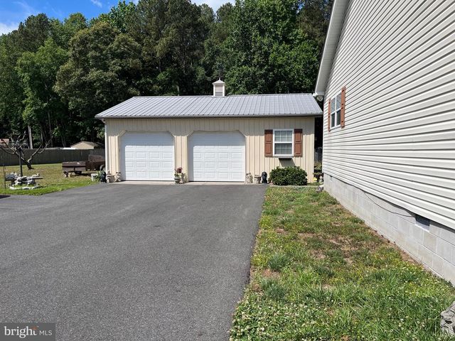 2407 HUNTING QUARTER RD, Houston, DE 19954