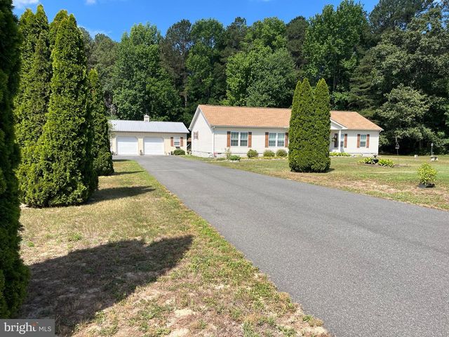 2407 HUNTING QUARTER RD, Houston, DE 19954