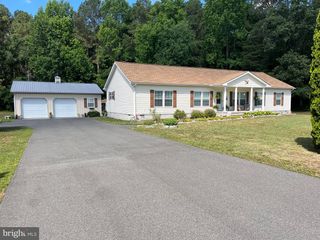 2407 HUNTING QUARTER RD, Houston, DE 19954