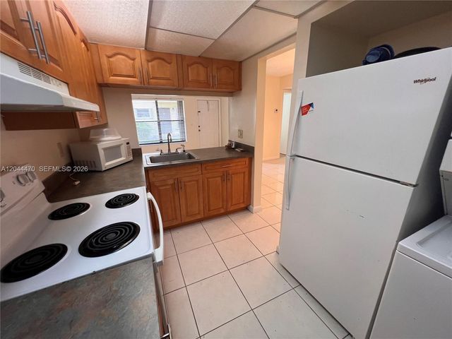 451 NW 100th Place 101, Pembroke Pines, FL 33024