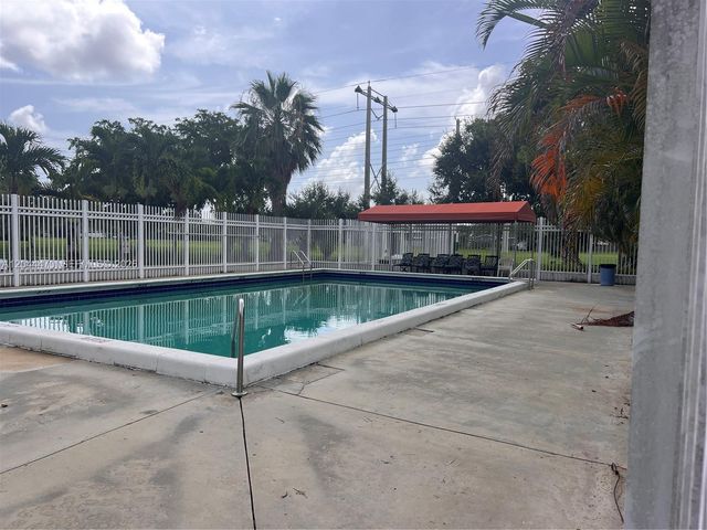 451 NW 100th Place 101, Pembroke Pines, FL 33024