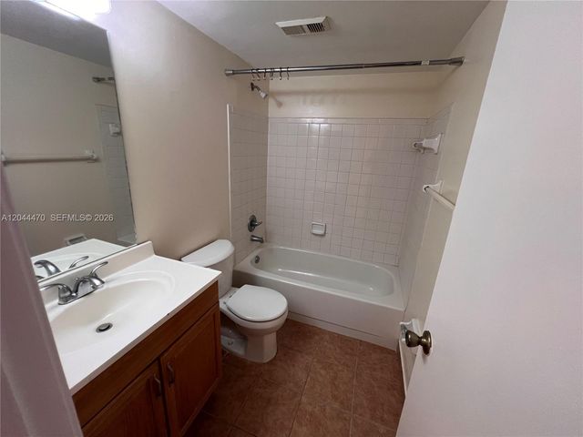 451 NW 100th Place 101, Pembroke Pines, FL 33024