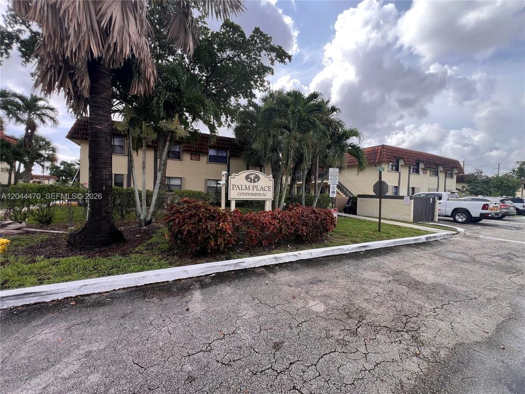 451 NW 100th Place 101, Pembroke Pines, FL 33024