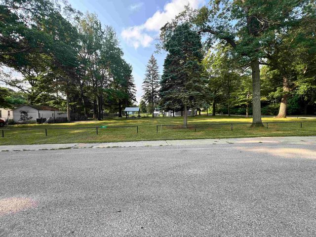 367 W Oak Street, Harrison, MI 48625