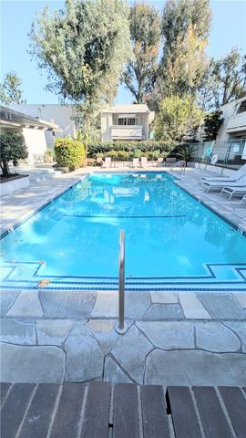 20134 Leadwell Street 208, Winnetka, CA 91306