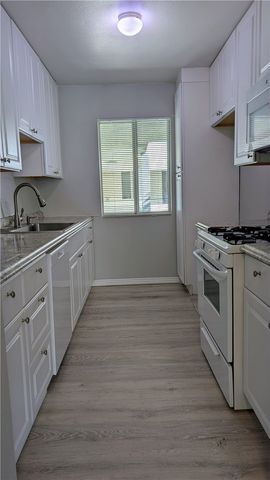 20134 Leadwell Street 208, Winnetka, CA 91306