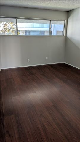 20134 Leadwell Street 208, Winnetka, CA 91306