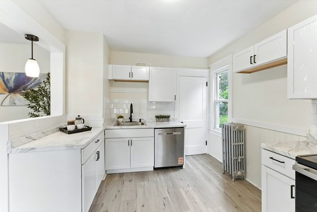 50 W School St, Westfield, MA 01085