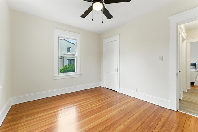 50 W School St, Westfield, MA 01085