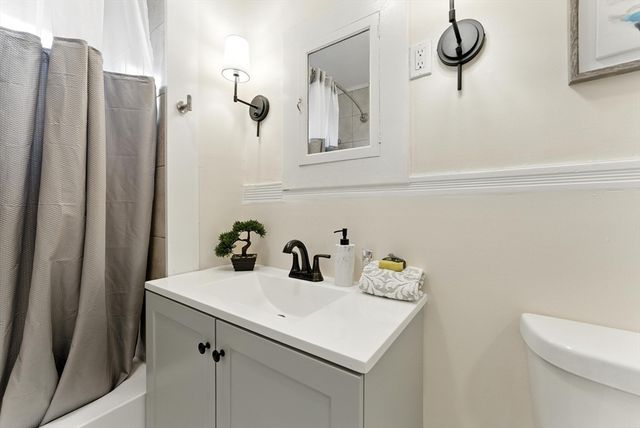 50 W School St, Westfield, MA 01085