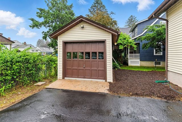 50 W School St, Westfield, MA 01085