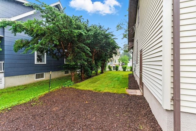 50 W School St, Westfield, MA 01085