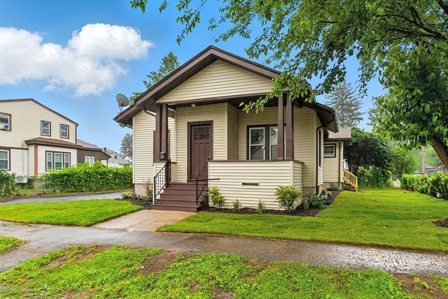 50 W School St, Westfield, MA 01085