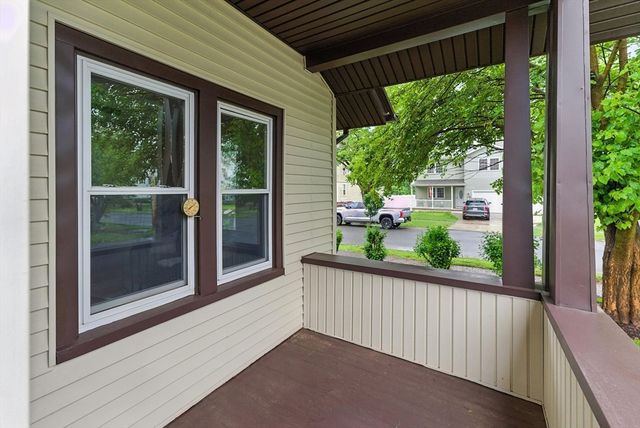 50 W School St, Westfield, MA 01085