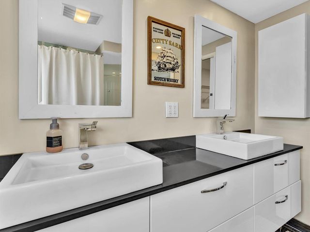 605 OAKS Drive 810, Pompano Beach, FL 33069