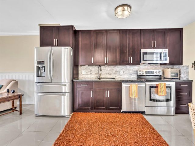 605 OAKS Drive 810, Pompano Beach, FL 33069