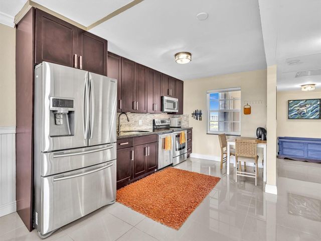 605 OAKS Drive 810, Pompano Beach, FL 33069