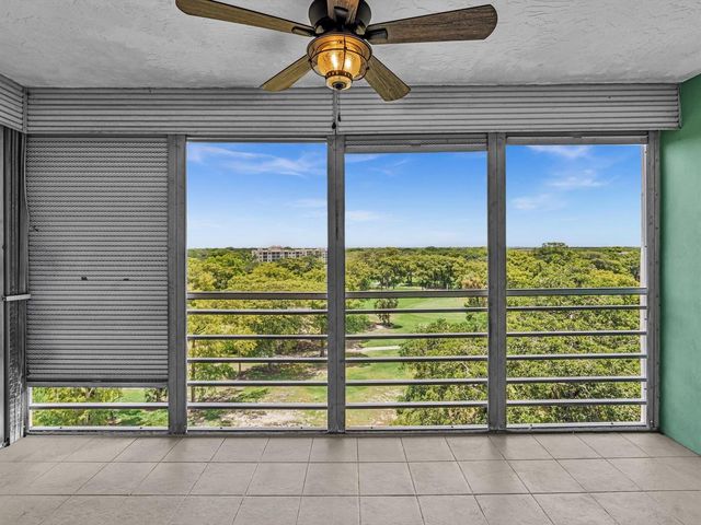 605 OAKS Drive 810, Pompano Beach, FL 33069