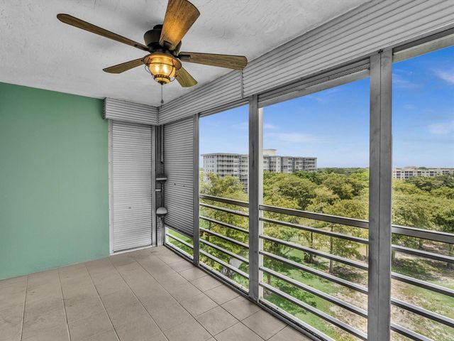 605 OAKS Drive 810, Pompano Beach, FL 33069