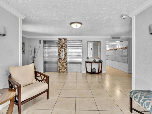 605 OAKS Drive 810, Pompano Beach, FL 33069