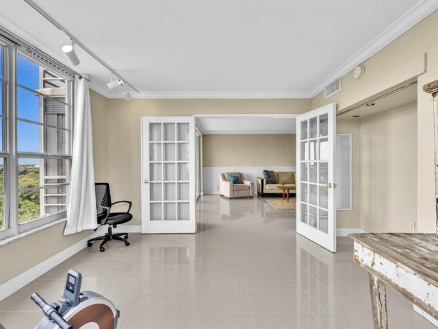 605 OAKS Drive 810, Pompano Beach, FL 33069