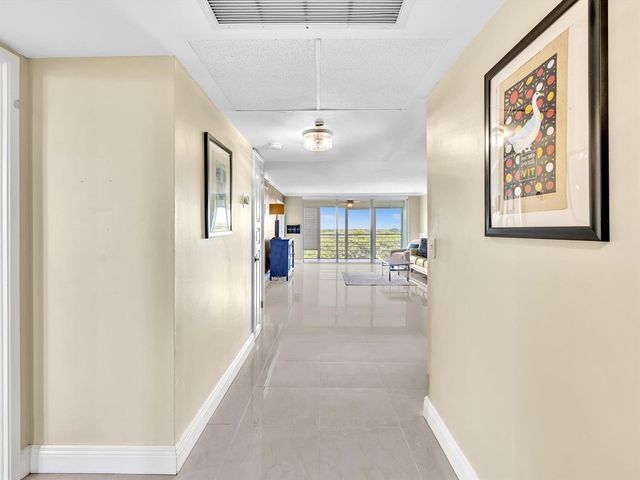 605 OAKS Drive 810, Pompano Beach, FL 33069