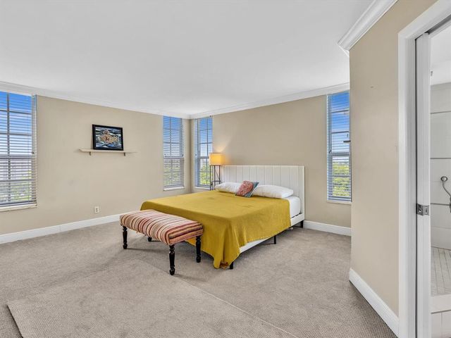 605 OAKS Drive 810, Pompano Beach, FL 33069