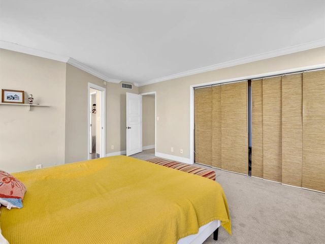 605 OAKS Drive 810, Pompano Beach, FL 33069