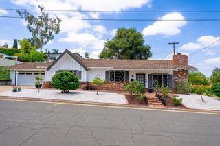 705 Beacon Pl, Escondido, CA 92025