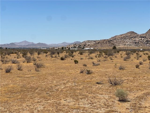 5 Del Oro Road, Apple Valley, CA 92308