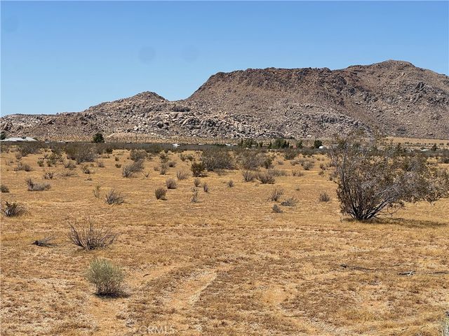 5 Del Oro Road, Apple Valley, CA 92308