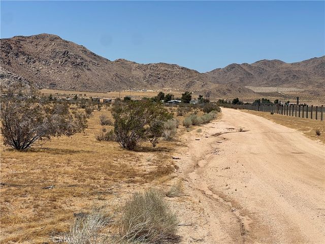 5 Del Oro Road, Apple Valley, CA 92308