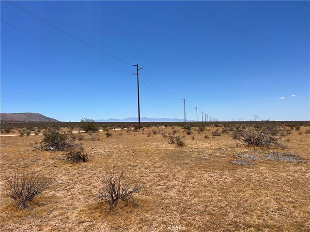5 Del Oro Road, Apple Valley, CA 92308