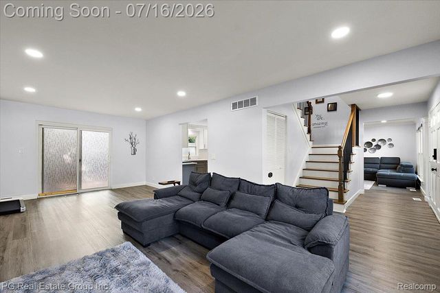 24132 Saint Mary Court, Farmington, MI 48336