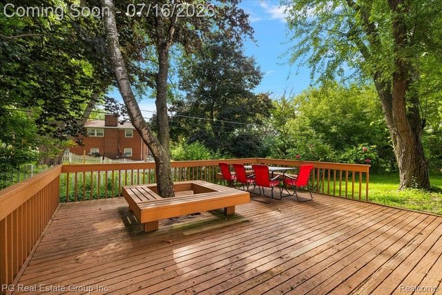 24132 Saint Mary Court, Farmington, MI 48336