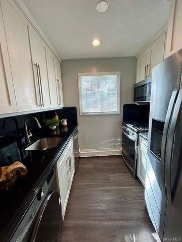 11 South Saxon Avenue 3E, Bay Shore, NY 11706