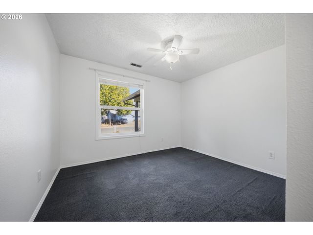 9509 Ne FERNGROVE St, Vancouver, WA 98664