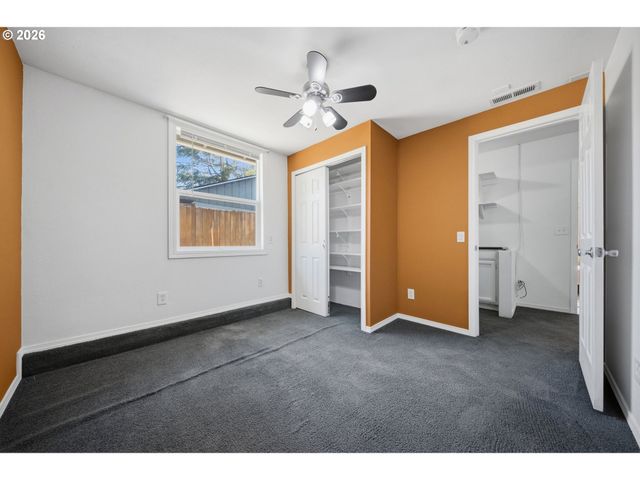 9509 Ne FERNGROVE St, Vancouver, WA 98664
