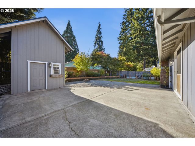 9509 Ne FERNGROVE St, Vancouver, WA 98664