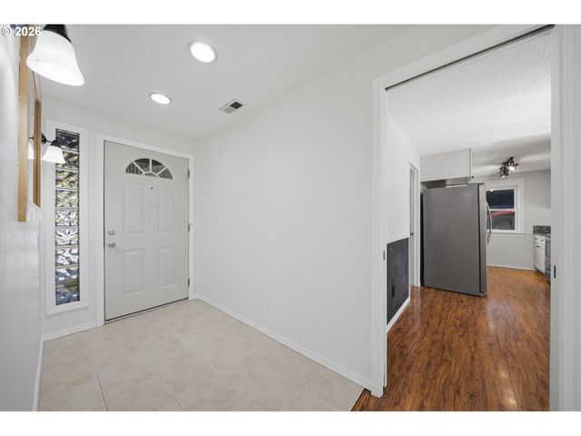 9509 Ne FERNGROVE St, Vancouver, WA 98664
