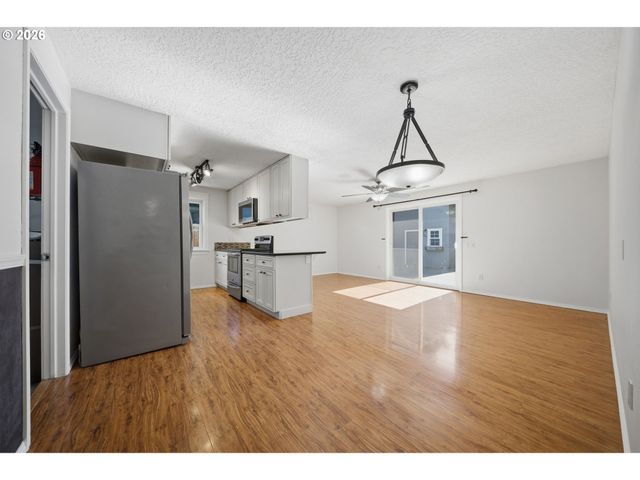 9509 Ne FERNGROVE St, Vancouver, WA 98664