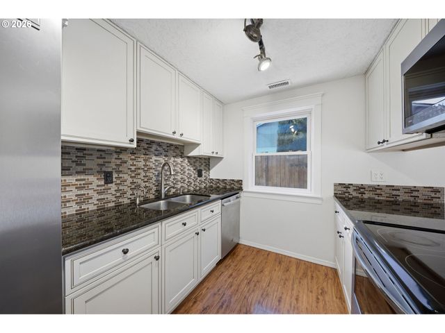 9509 Ne FERNGROVE St, Vancouver, WA 98664