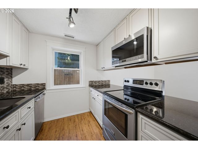 9509 Ne FERNGROVE St, Vancouver, WA 98664