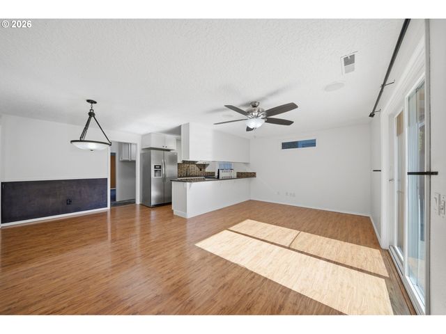 9509 Ne FERNGROVE St, Vancouver, WA 98664