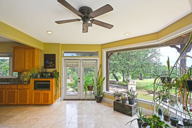 1031 KINGS COVE DR, Canyon Lake, TX 78133