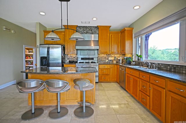 1031 KINGS COVE DR, Canyon Lake, TX 78133