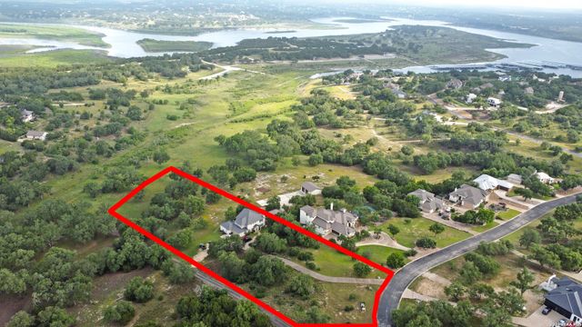 1031 KINGS COVE DR, Canyon Lake, TX 78133