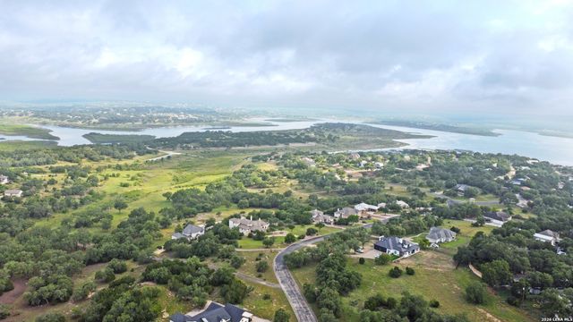 1031 KINGS COVE DR, Canyon Lake, TX 78133